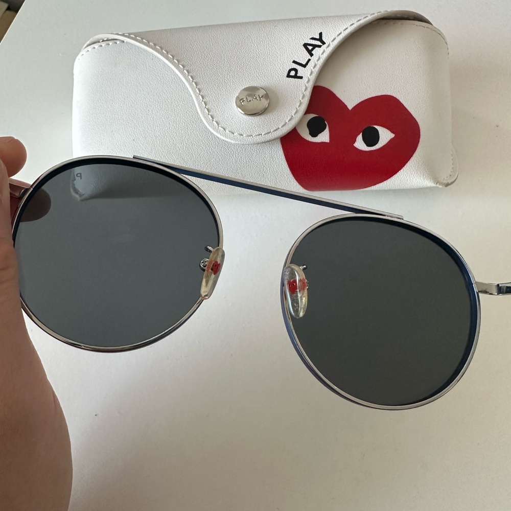 Comme des Garcons PLAY Round Metal Sunglasses with White Red Heart Case - Picture 3 of 7